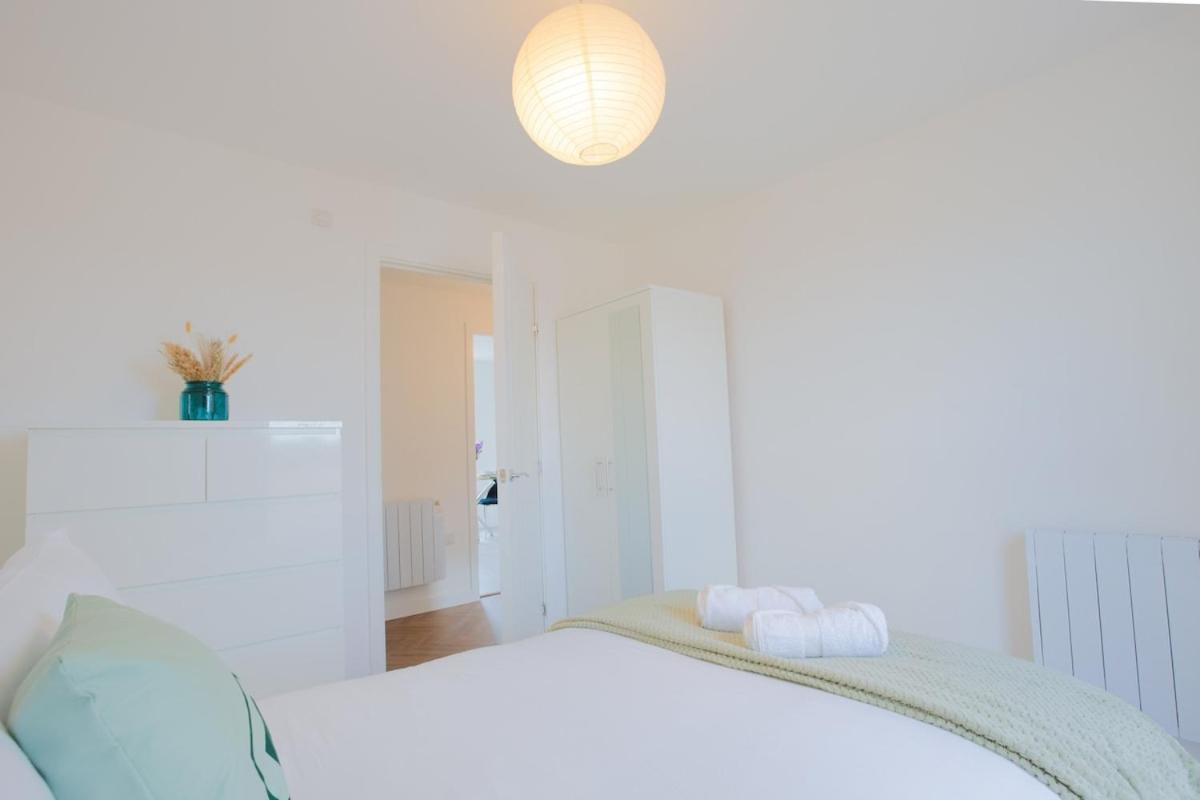 Modern With Balcony Near Centre Apartment Coventry