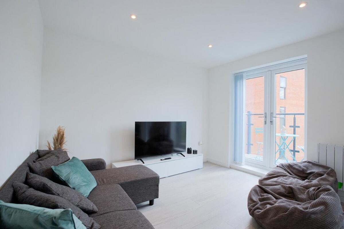 Modern With Balcony Near Centre * Coventry