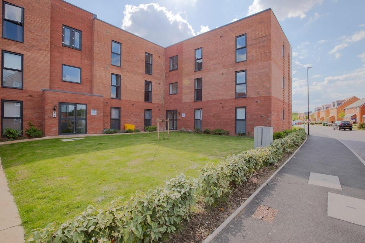 Modern With Balcony Near Centre * Coventry